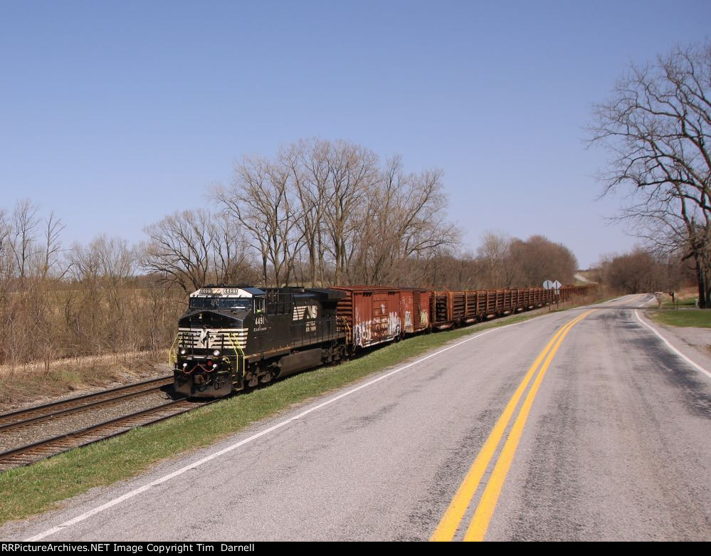 NS 4491 on rail train 913